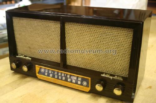 Silvertone 8200 Ch= 132.43200 Order=57D 8200; Sears, Roebuck & Co. (ID = 1129181) Radio