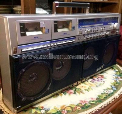AM/FM stereo radio cassette GF-1000; Sharp; Osaka (ID = 2597718) Radio
