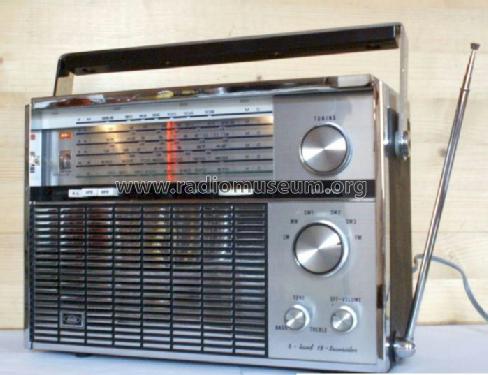 Multi Band Deluxe FV-1710; Sharp; Osaka (ID = 1131655) Radio