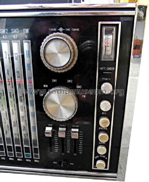 Multi Band Deluxe FV 1800; Sharp; Osaka (ID = 1178141) Radio