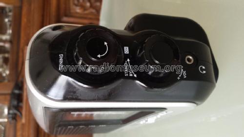 Portable Radio QT-50W; Sharp; Osaka (ID = 2264342) Radio