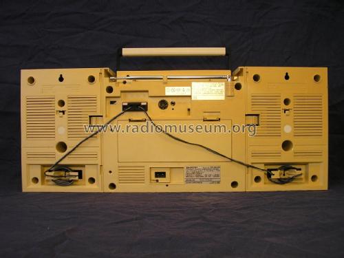 Portable stereo component system GF-A1H; Sharp; Osaka (ID = 2092875) Radio