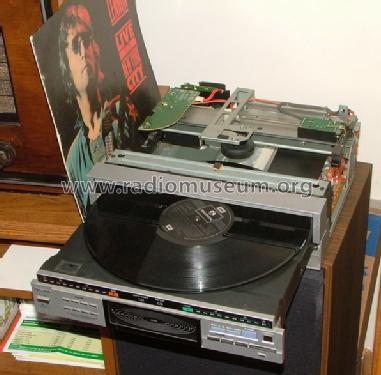 Both Sides Front Loading Stereo Turntable RP-107H; Sharp; Osaka (ID = 317956) R-Player