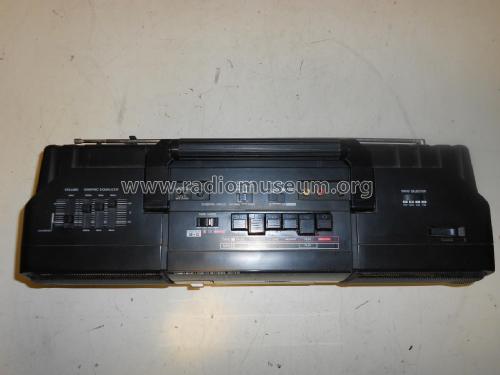 Stereo Radio Cassette Recorder WQ-T238H; Sharp; Osaka (ID = 2348082) Radio