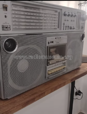 Stereo Radio Cassette Corder ST-858; Silver Brand - Shin- (ID = 3021710) Radio