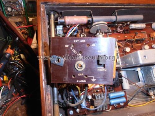 AP652; Singer Company, The; (ID = 1165663) Radio