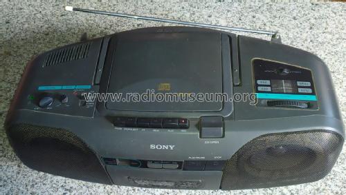 CD Radio Cassette-Corder CFD-9; Sony Corporation; (ID = 2671503) Radio