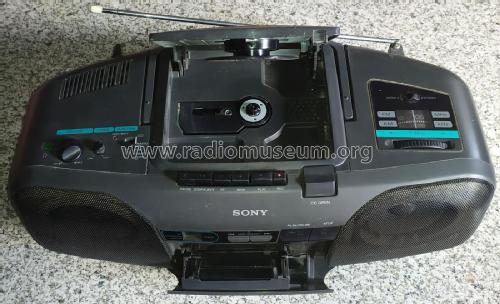 CD Radio Cassette-Corder CFD-9; Sony Corporation; (ID = 2671504) Radio