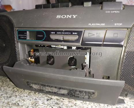 CD Radio Cassette-Corder CFD-9; Sony Corporation; (ID = 2671505) Radio
