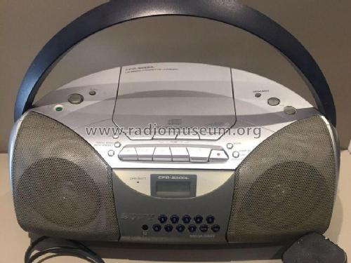 CD Radio Cassette Corder CFD-S200L; Sony Corporation; (ID = 2588467) Radio