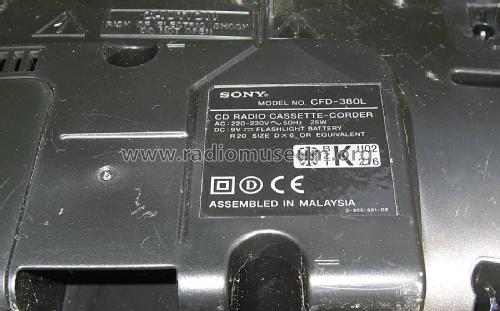 CD Radio Cassette-Corder CFD-380 L; Sony Corporation; (ID = 2688240) Radio