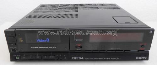 Digital-Audio Video Cassette Recorder EV-S600 PAL; Sony Corporation; (ID = 2244607) R-Player