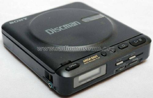 Discman Mega Bass D-12; Sony Corporation; (ID = 2460386) R-Player