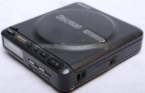 Discman Mega Bass D-12; Sony Corporation; (ID = 2460388) R-Player