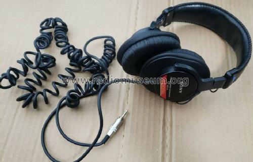 Dynamic Stereo Headphones MDR-V6; Sony Corporation; (ID = 2586804) Speaker-P