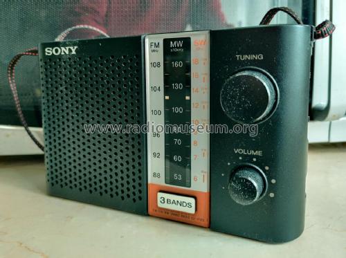 FM/SW/MW 3 Band Radio ICF-F12S; Sony Corporation; (ID = 2746155) Radio