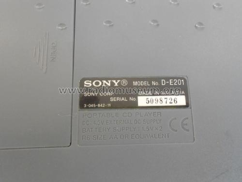 CD Walkman - Portable CD Player D-E201; Sony Corporation; (ID = 2154563) R-Player