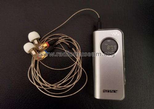 FM/AM Walkman SRF-M97; Sony Corporation; (ID = 3011678) Radio