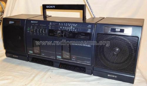 Stereo radio double cassette recorder CFS-W350L; Sony Corporation; (ID = 2977723) Radio