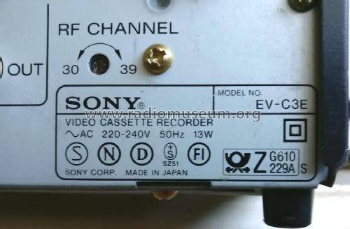 Video 8 Cassette Recorder EV-C3E PAL; Sony Corporation; (ID = 2566990) Enrég.-R