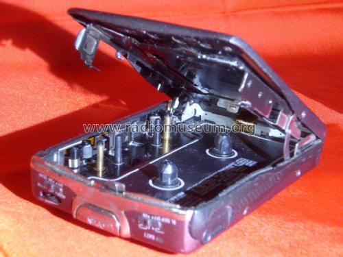 Walkman Radio Cassette Player WM-FX2; Sony Corporation; (ID = 2624123) Radio