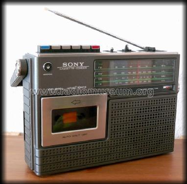 Cassette-Corder 4 Bands CF-210L; Sony Corporation; (ID = 1546904) Radio