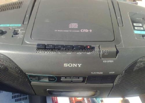 CD Radio Cassette-Corder CFD-9; Sony Corporation; (ID = 1315393) Radio
