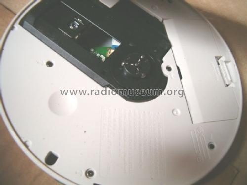 CD Walkman D-NE241; Sony Corporation; (ID = 1600894) R-Player