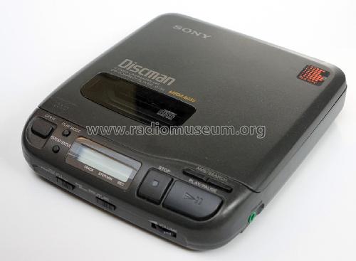 Discman D-32; Sony Corporation; (ID = 1963251) R-Player