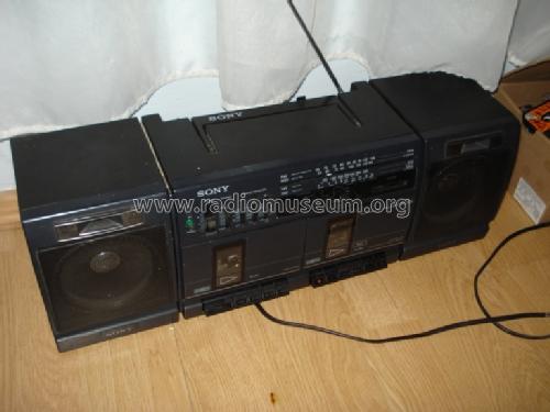 Stereo radio double cassette recorder CFS-W350L; Sony Corporation; (ID = 1101774) Radio