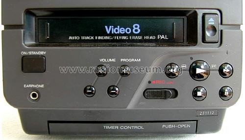 Video 8 Combo - Trinitron Colour Video Television Sony Corporation