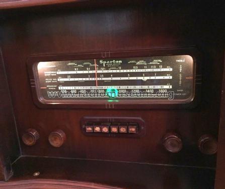 Sparton 10-21 Herringbone Radio-Phonograph ; Sparks-Withington Co (ID = 2301071) Radio