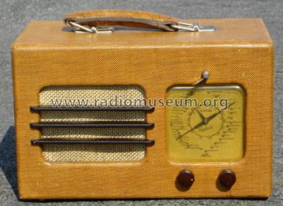 Radiola 411 BAT; SR, Svenska (ID = 604396) Radio