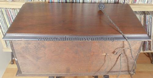The Music Box Model 3; Standard Radio (ID = 1698611) Radio