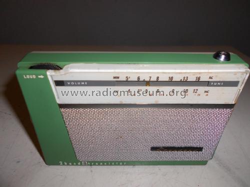 SR-H107; Standard Radio Corp. (ID = 2341559) Radio