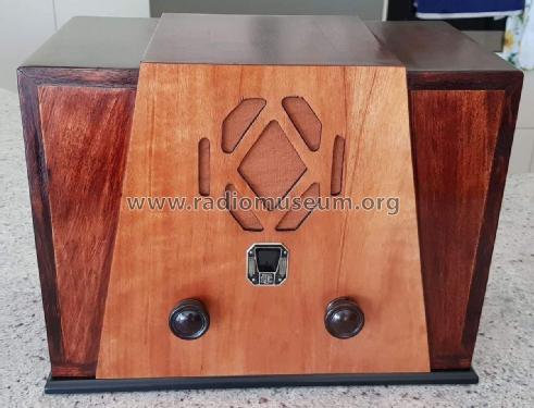 550 Ch= 55; Standard Telephones (ID = 2630574) Radio