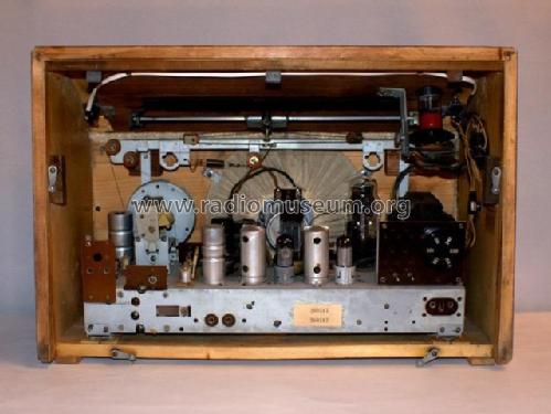 V 439; Stern & Stern (ID = 2458868) Radio