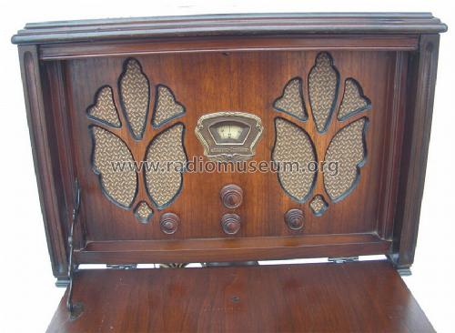 R-110AT Side Table ; Stewart Warner Corp. (ID = 1210590) Radio