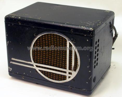 Firestone R-1431 ; Stewart Warner Corp. (ID = 1468996) Car Radio