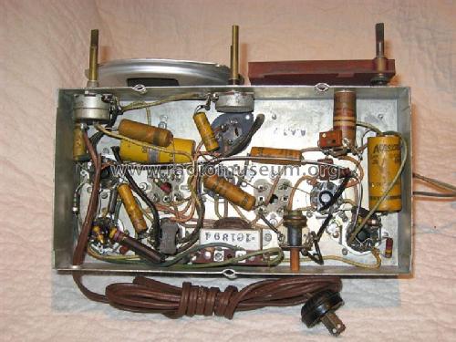 Vintage Stromberg-Carlson MODEL 561 BAKELITE TUBE RADIO