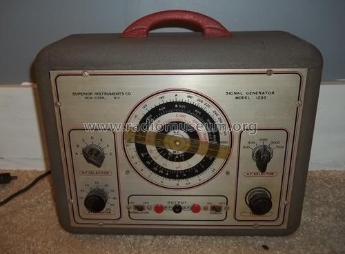 Signal Generator 1230; Superior Instruments (ID = 1341880) Equipment