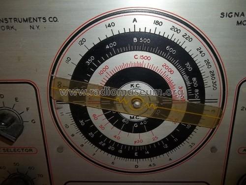 Signal Generator 1230; Superior Instruments (ID = 1341889) Equipment