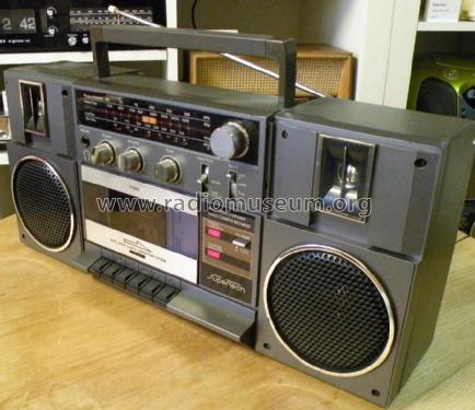 Super Stereo Portable Radio Cassette Recorder SRC-124; SuperTech (ID = 2583628) Radio