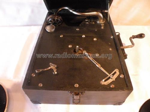 Gramophone Primaphonic Portable ; Thorens SA; St. (ID = 2758436) TalkingM