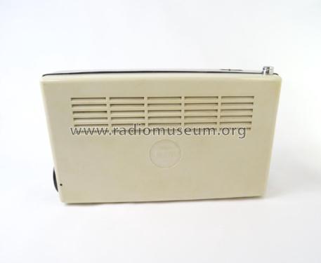 2 Band 8 Transistor 8M-320S; Toshiba Corporation; (ID = 2930750) Radio