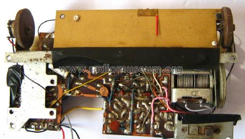 2-Band 8-Transistor 8TL-586S; Toshiba Corporation; (ID = 1338589) Radio
