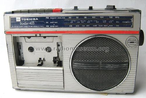 3 Band FM/MW/SW Radio Cassette BomBeat 423 RT-F423; Toshiba Corporation; (ID = 1497976) Radio