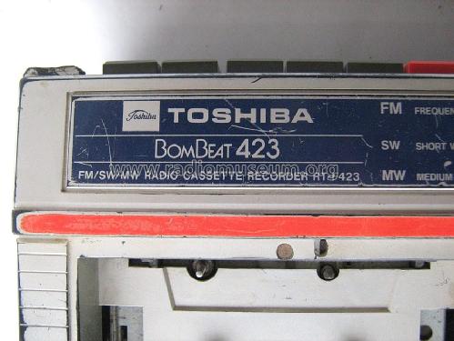 3 Band FM/MW/SW Radio Cassette BomBeat 423 RT-F423; Toshiba Corporation; (ID = 1497978) Radio