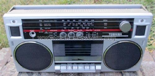 AM/FM Stereo Radio Cassette Recorder RT-6035; Toshiba Corporation; (ID = 1919914) Radio