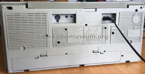 FM/SW/MW/LW Radio Cassette Recorder RT-140S; Toshiba Corporation; (ID = 2644906) Radio